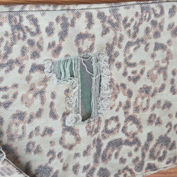 Fashion Nova Distressed Boyfriend Jeans Animal Print M NWT Wild Runner - Picture 6 of 6